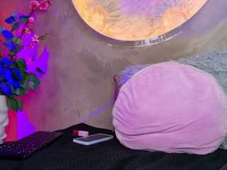 lara-curly live webcam show