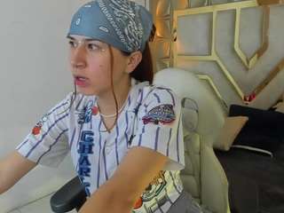 le modèle narastorn est en webcam porno dans un show sur le site camsoda, il possède les tags suivants: ahegao,skinny,petite,public,red hair,saliva,sensual,sex toys,smoking,anal,spanks,striptease,tattoos,teen 18,toys,twerk,young adult,orgasm,oil,no drinking