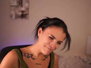 pauline2005 live webcam show