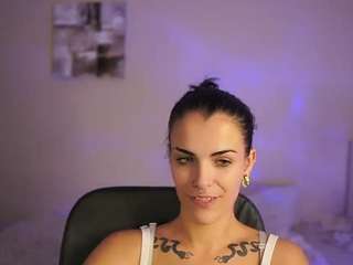 pauline2005 live webcam show