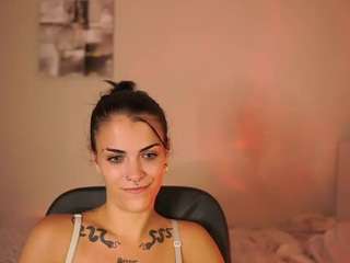 Pauline2005 live webcam show