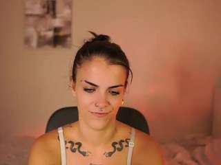 Pauline2005 live webcam show