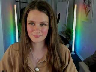 Live webcam model datsi-benson on Soda Cams