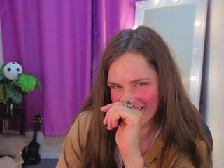 Live webcam model datsi-benson on Soda Cams