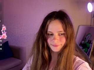 datsi-benson's CamSoda show and profile