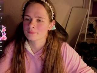 datsi-benson's CamSoda show and profile