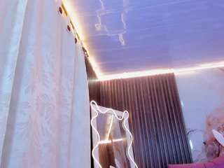 kiara-tay live webcam show