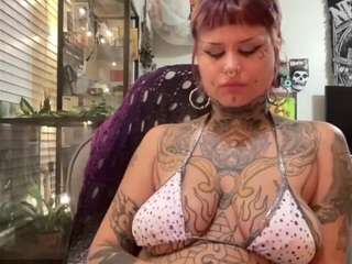 midnightmedli webcam model