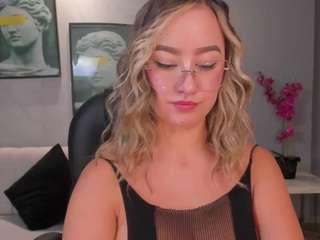 Nova Sinclair live webcam show