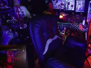 sinstresshemlock's live room
