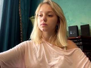 Twannasanchec's cam show statistics and live stream