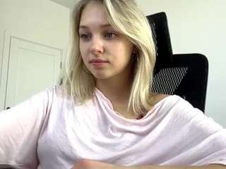Live cam show with Eve
