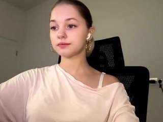 Eve live cam preview