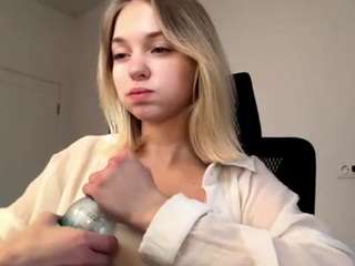 Eve live cam preview