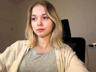 Twannasanchec's cam show statistics and live stream