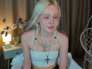 little-lilit Live Webcam on CamSoda