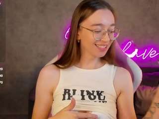 Lucy live cam preview