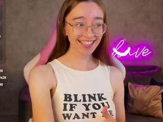 Lucy live cam preview