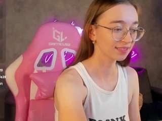 Lucy live cam preview