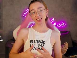 Lucy live cam preview