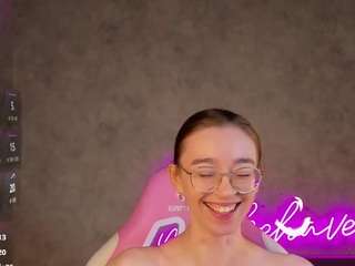 Lucy live cam preview