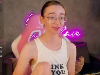 Lucy live cam preview