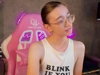 Lucy live cam preview