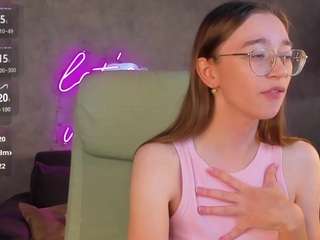 Lucy live cam preview