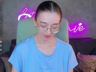 Lucy live cam preview