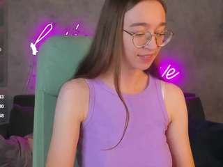 Lucy live cam preview