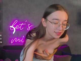 Lucy live cam preview