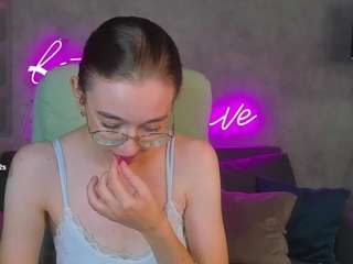 Lucy live cam preview