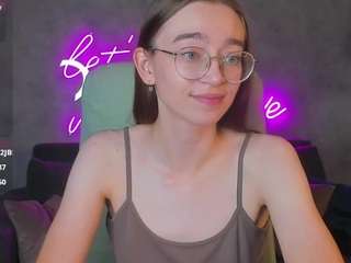 Lucy live cam preview