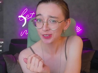 Lucy live cam preview