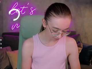 lucy-green Live Webcam on CamSoda