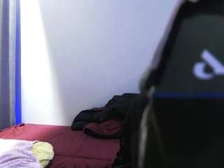 lucymuur live profile