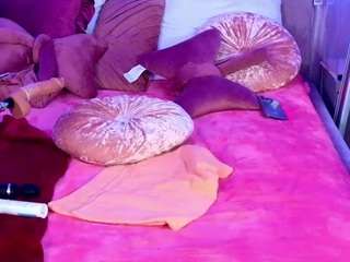 Live cam show with RoxyeSinner