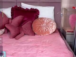 Live cam show with RoxyeSinner