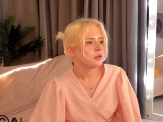 kikipeachhh live webcam show