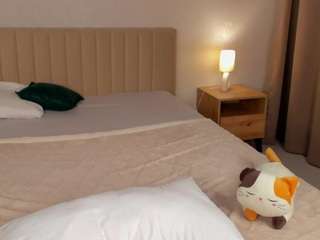 kikipeachhh live webcam show