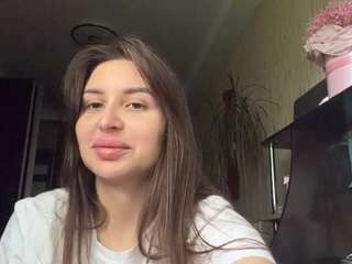 Yadiraswarm's cam show statistics and live stream