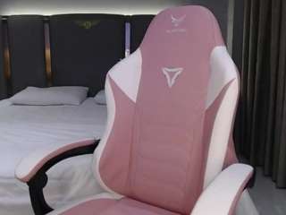Kira-kirkros live webcam show