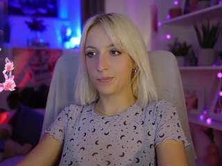LucyCutie live cam preview