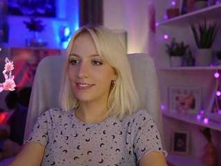 LucyCutie live cam preview