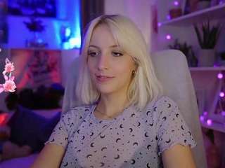 LucyCutie live cam preview