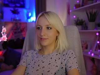 LucyCutie live cam preview