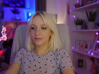LucyCutie live cam preview