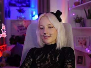 LucyCutie live cam preview