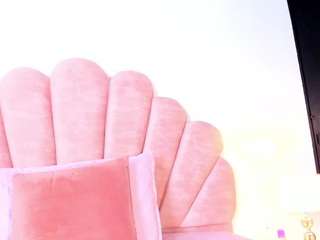 Live cam show with VickyHugeAss