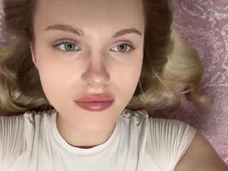 Live webcam model denissetinnin on Soda Cams